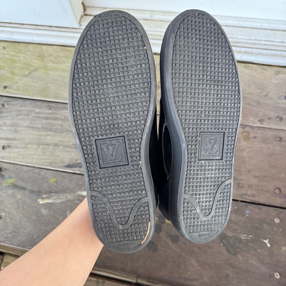 Louis Vuitton Black Patent Leather Low-Top Sneakers with Gold Eyelets - Picture 7 of 9